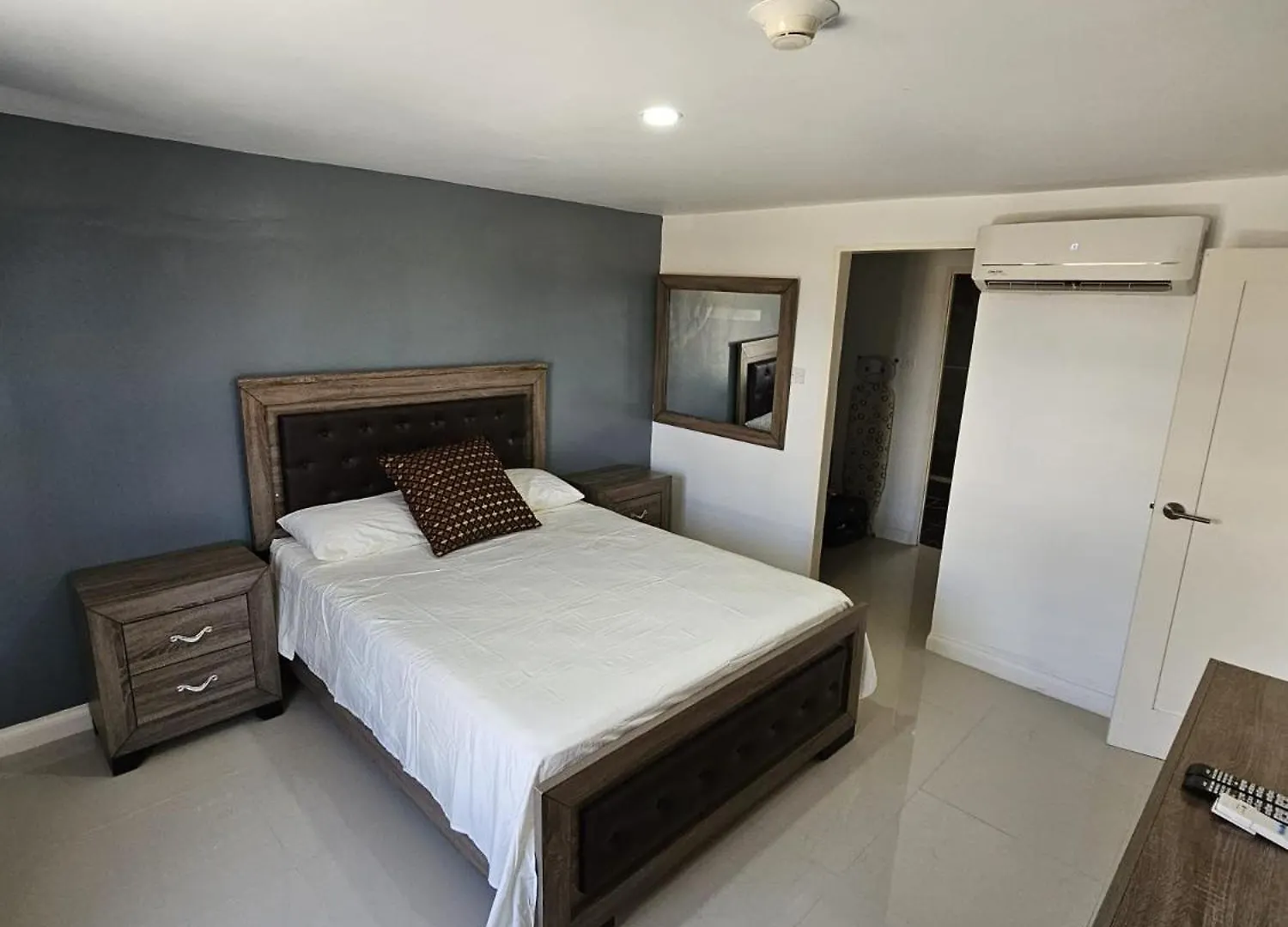 Charming 3-Bed Apartment In Portmore With Pool